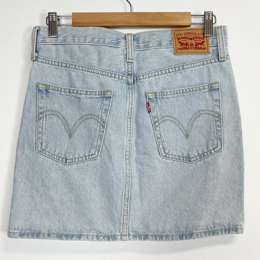 NEW Levis Icon Jean Skirt Womens Size 25 Light Blue Denim Button Fly NWOT - Picture 2 of 9